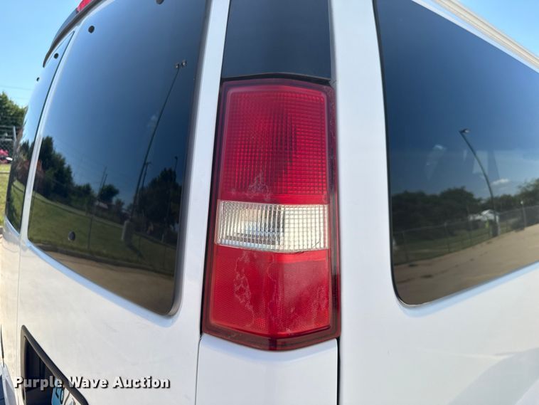 image for item EU2158 2016 Chevrolet Express van