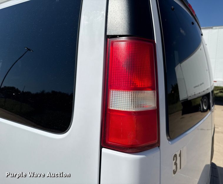 image for item EU2158 2016 Chevrolet Express van