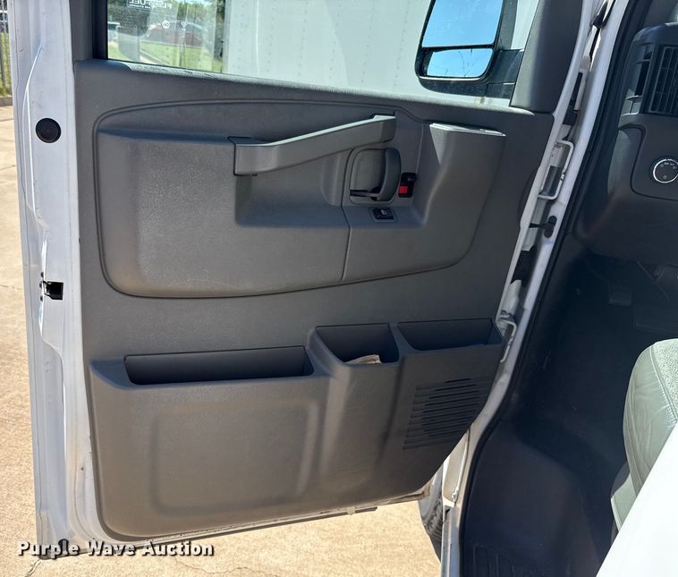 image for item EU2158 2016 Chevrolet Express van