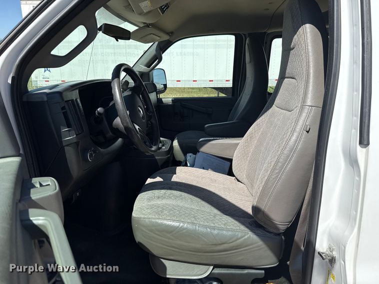 image for item EU2158 2016 Chevrolet Express van