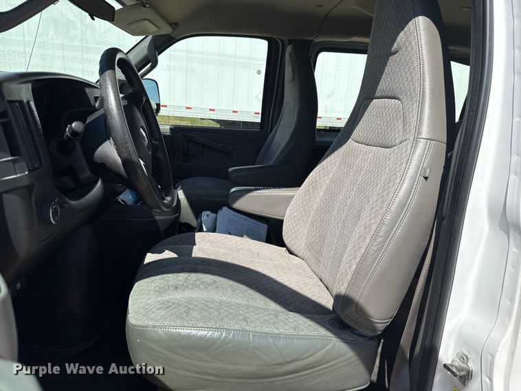 image for item EU2158 2016 Chevrolet Express van