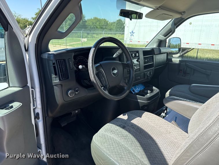 image for item EU2158 2016 Chevrolet Express van