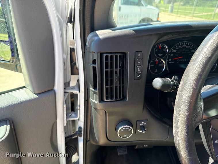 image for item EU2158 2016 Chevrolet Express van