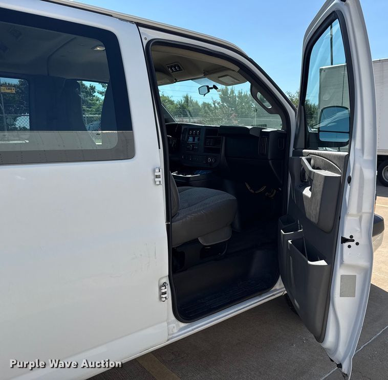 image for item EU2158 2016 Chevrolet Express van