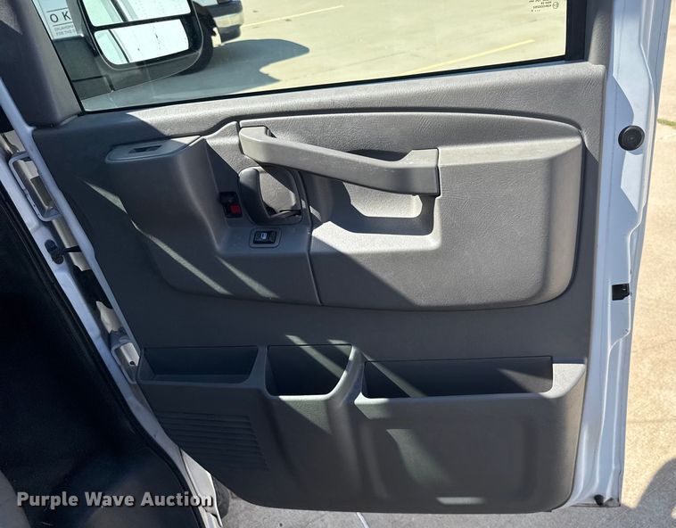 image for item EU2158 2016 Chevrolet Express van