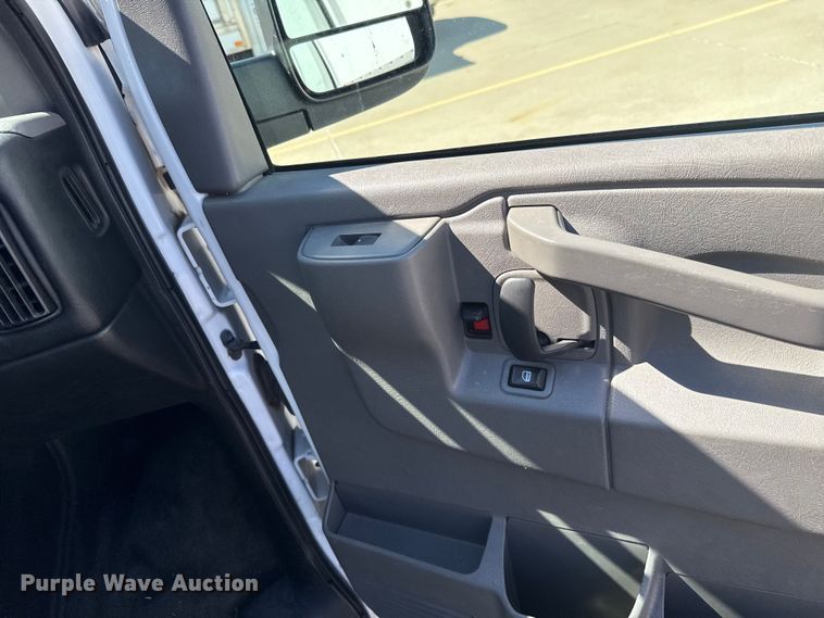 image for item EU2158 2016 Chevrolet Express van