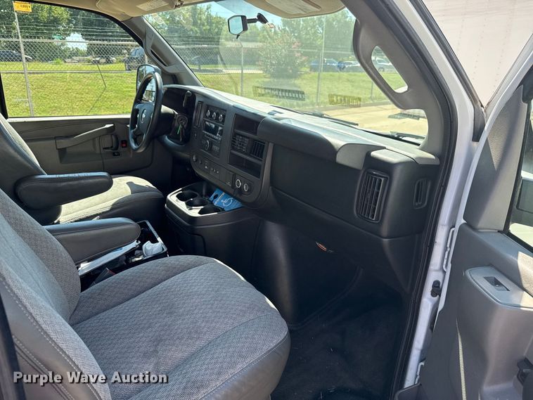 image for item EU2158 2016 Chevrolet Express van