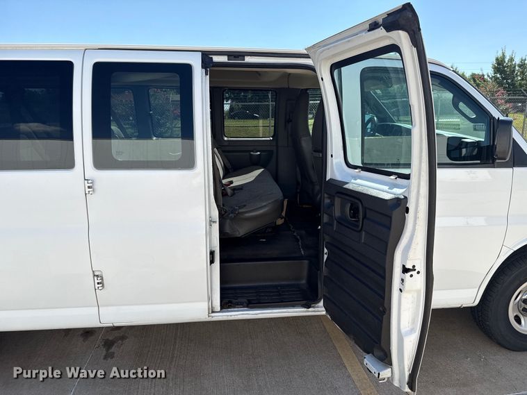 image for item EU2158 2016 Chevrolet Express van