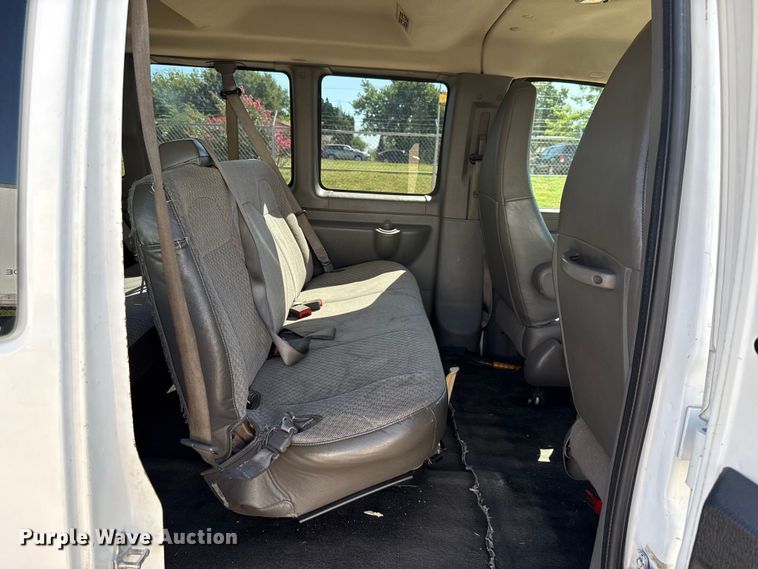 image for item EU2158 2016 Chevrolet Express van