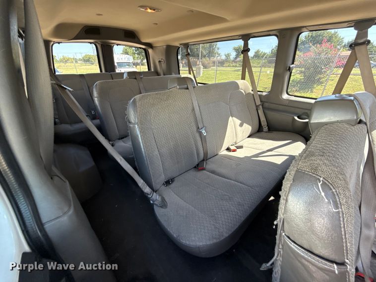 image for item EU2158 2016 Chevrolet Express van