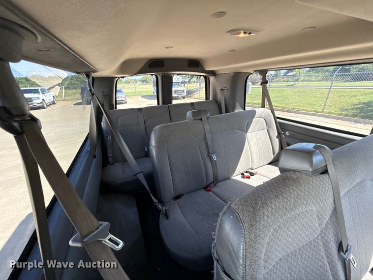 image for item EU2158 2016 Chevrolet Express van