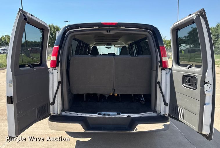 image for item EU2158 2016 Chevrolet Express van