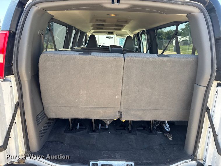 image for item EU2158 2016 Chevrolet Express van