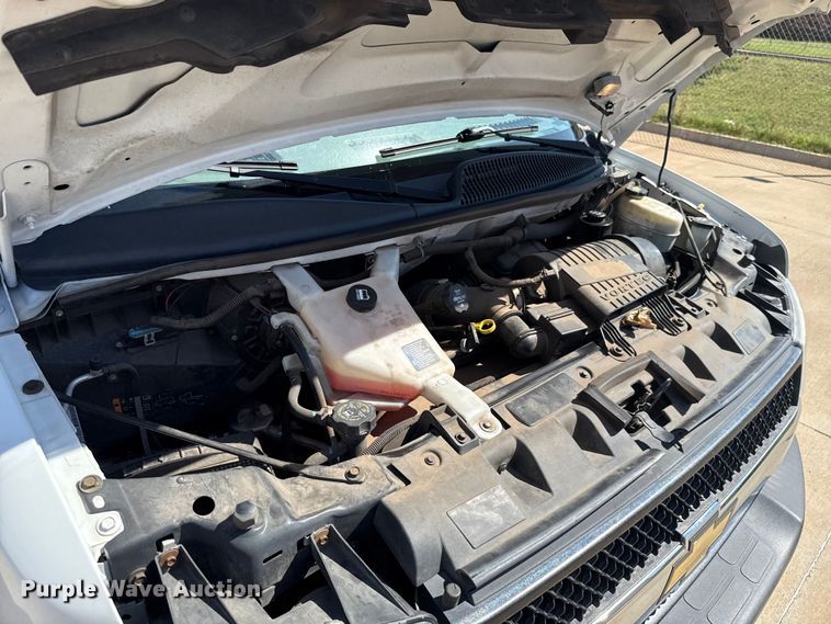 image for item EU2158 2016 Chevrolet Express van