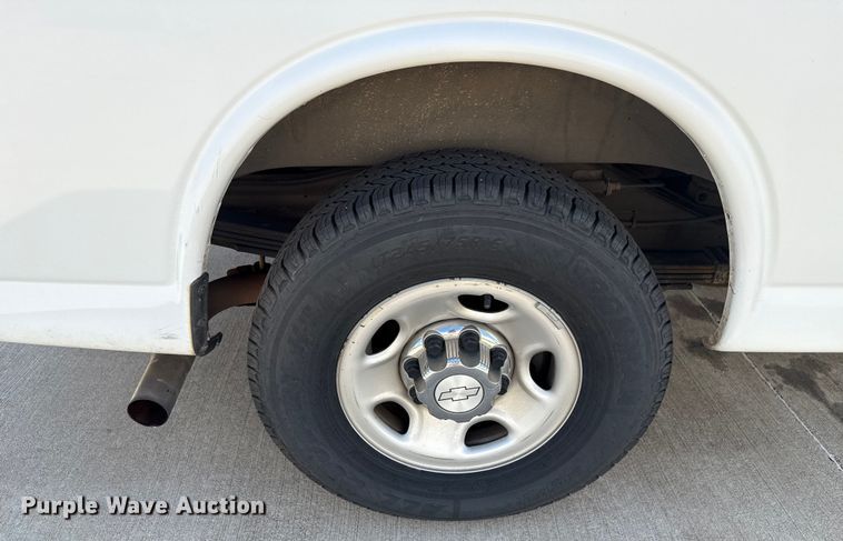 image for item EU2158 2016 Chevrolet Express van