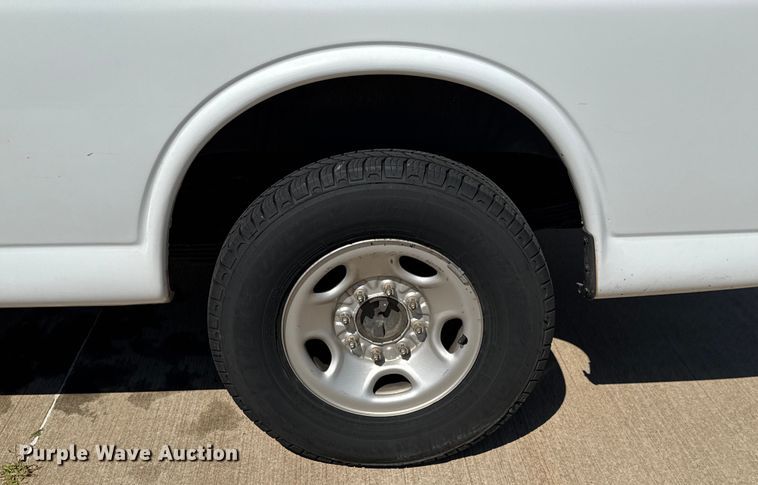 image for item EU2158 2016 Chevrolet Express van