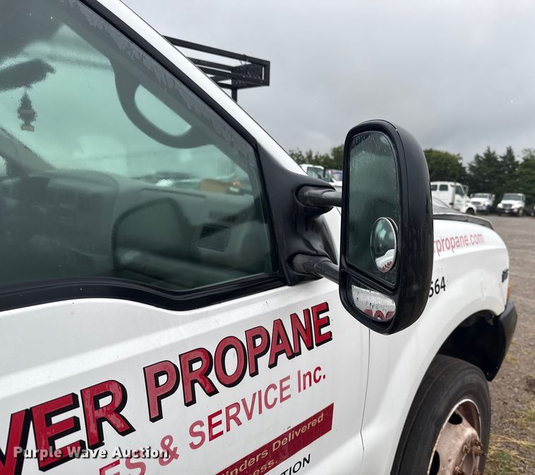 image for item EU2176 2001 Ford F550 utility / service truck