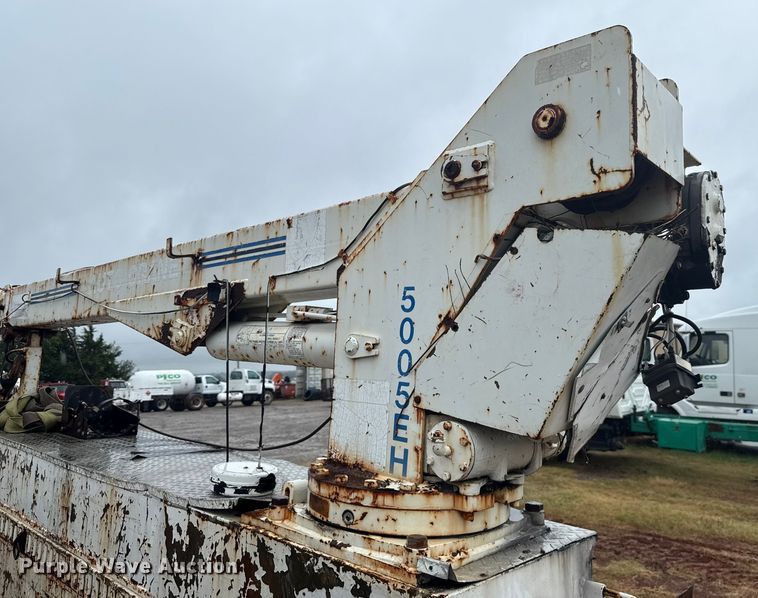 image for item EU2176 2001 Ford F550 utility / service truck