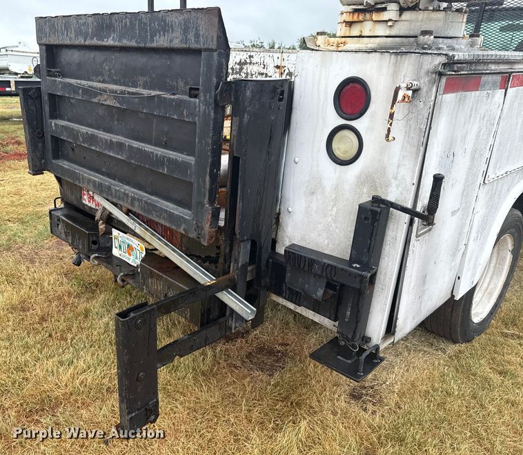 image for item EU2176 2001 Ford F550 utility / service truck