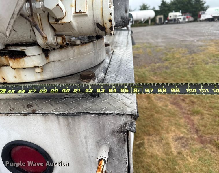 image for item EU2176 2001 Ford F550 utility / service truck