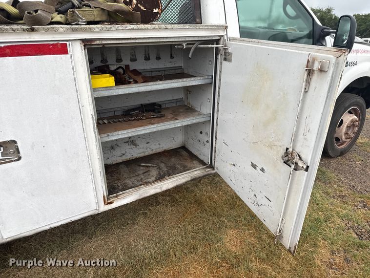 image for item EU2176 2001 Ford F550 utility / service truck