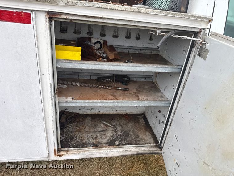 image for item EU2176 2001 Ford F550 utility / service truck