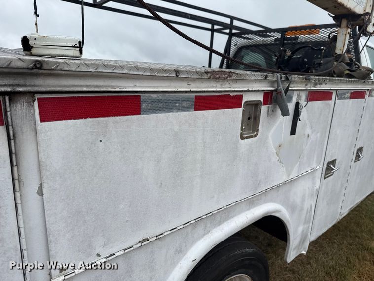 image for item EU2176 2001 Ford F550 utility / service truck