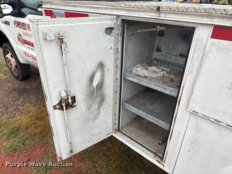 image for item EU2176 2001 Ford F550 utility / service truck