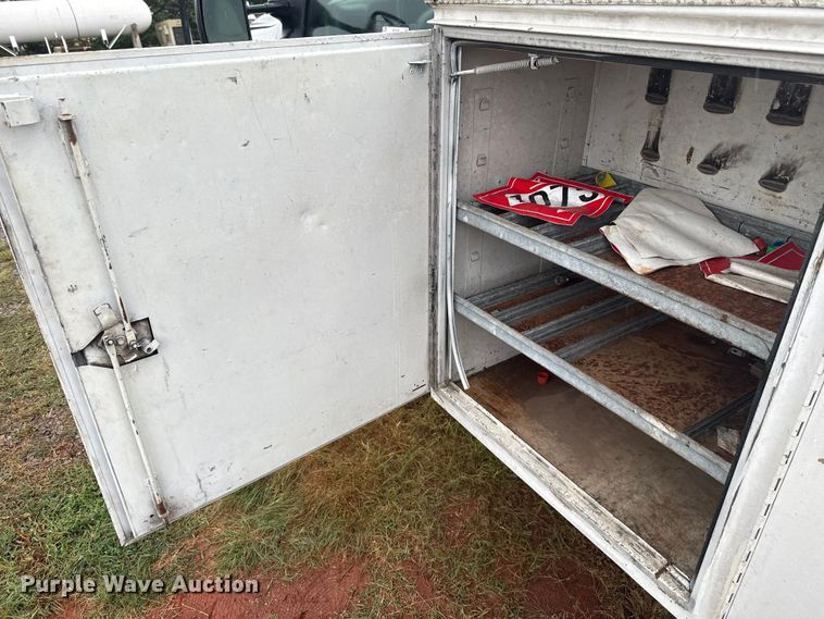 image for item EU2176 2001 Ford F550 utility / service truck