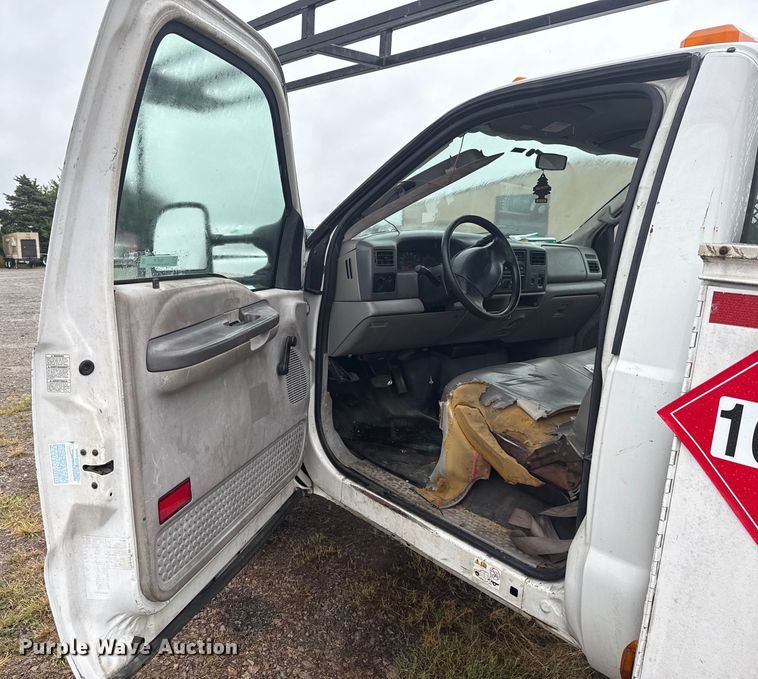 image for item EU2176 2001 Ford F550 utility / service truck