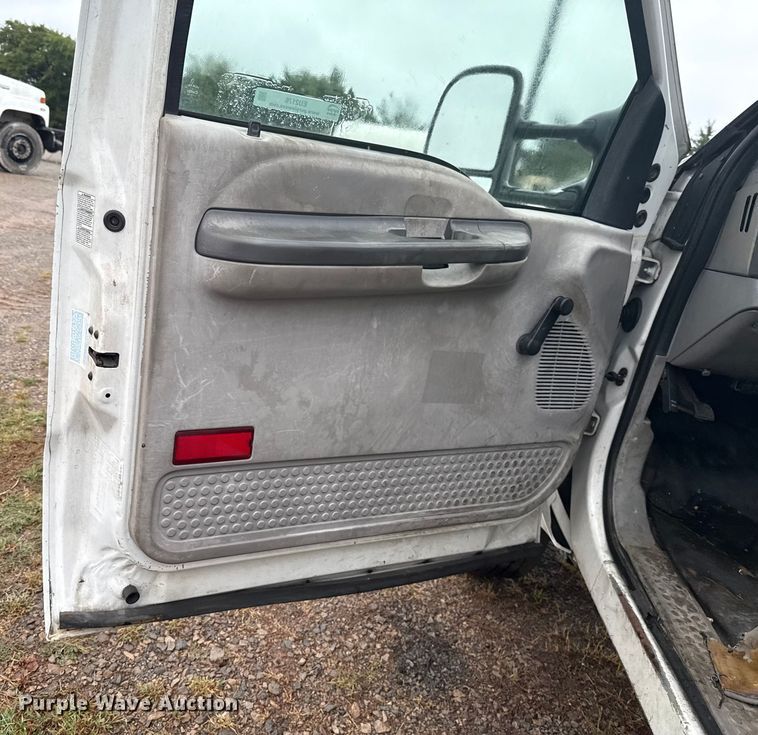 image for item EU2176 2001 Ford F550 utility / service truck