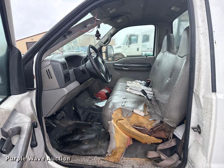 image for item EU2176 2001 Ford F550 utility / service truck