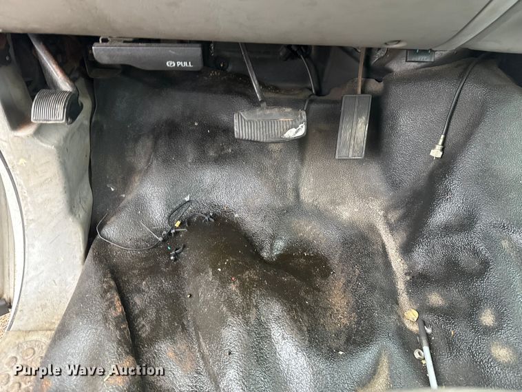 image for item EU2176 2001 Ford F550 utility / service truck