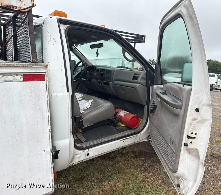 image for item EU2176 2001 Ford F550 utility / service truck