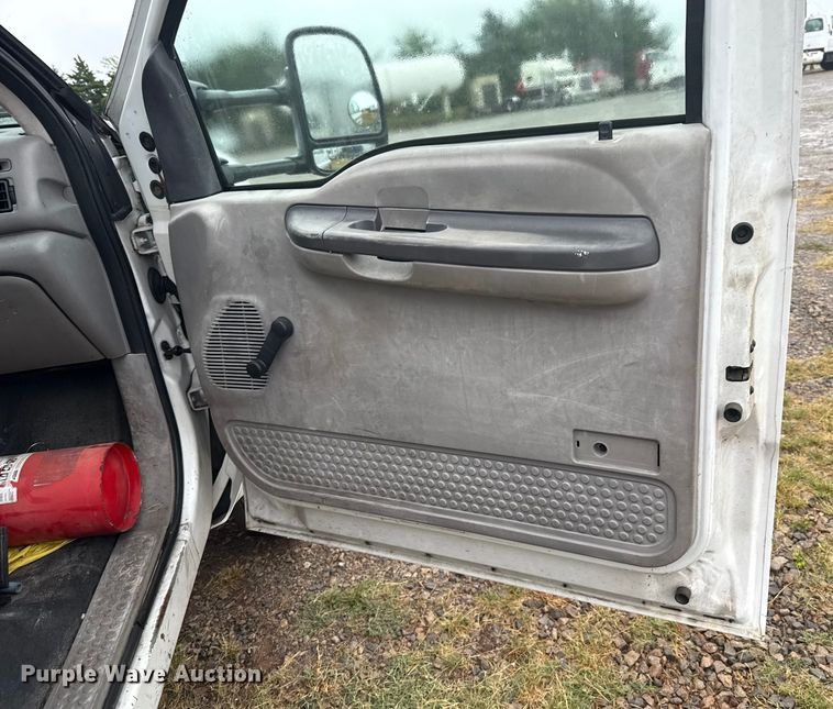 image for item EU2176 2001 Ford F550 utility / service truck