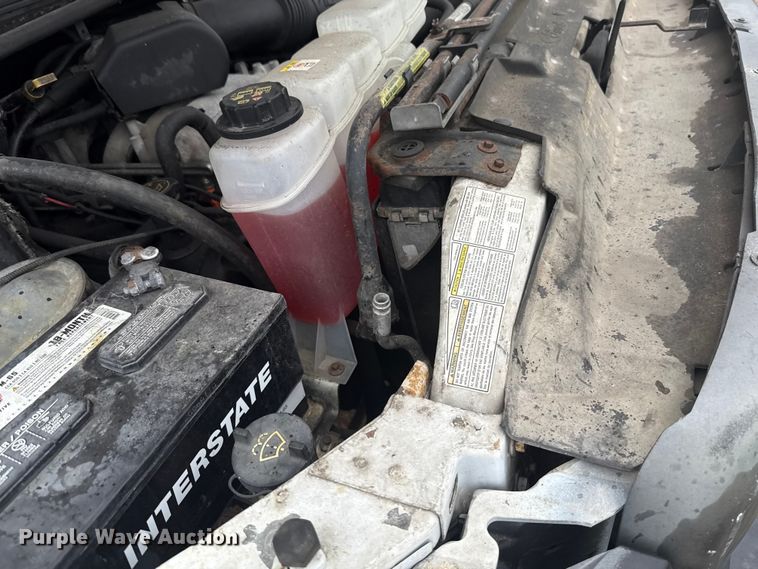 image for item EU2176 2001 Ford F550 utility / service truck