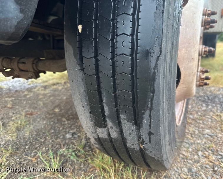 image for item EU2176 2001 Ford F550 utility / service truck