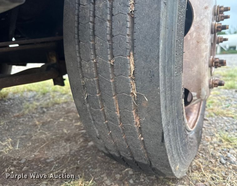 image for item EU2176 2001 Ford F550 utility / service truck