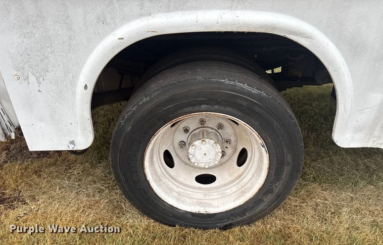 image for item EU2176 2001 Ford F550 utility / service truck