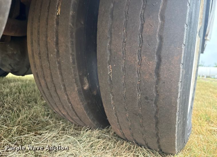 image for item EU2176 2001 Ford F550 utility / service truck