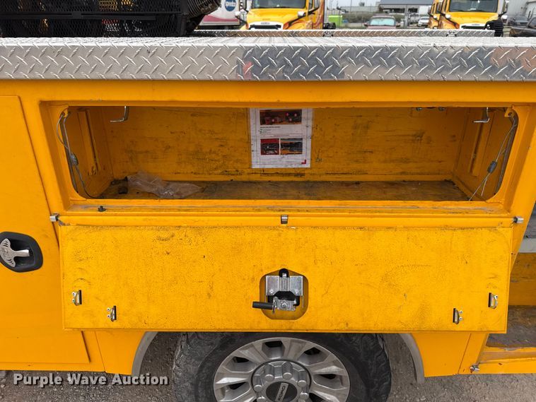 image for item EU2212 2022 Ford F350 Super Duty utility bed pickup truck