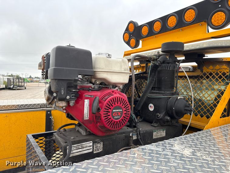 image for item EU2212 2022 Ford F350 Super Duty utility bed pickup truck