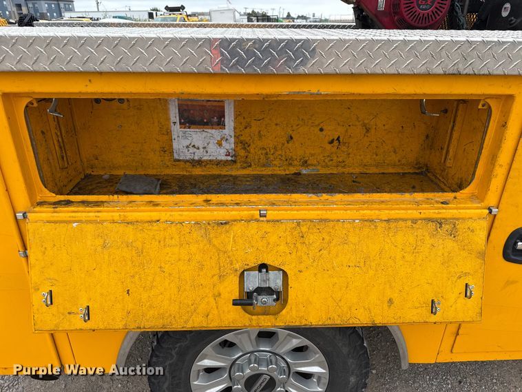 image for item EU2212 2022 Ford F350 Super Duty utility bed pickup truck