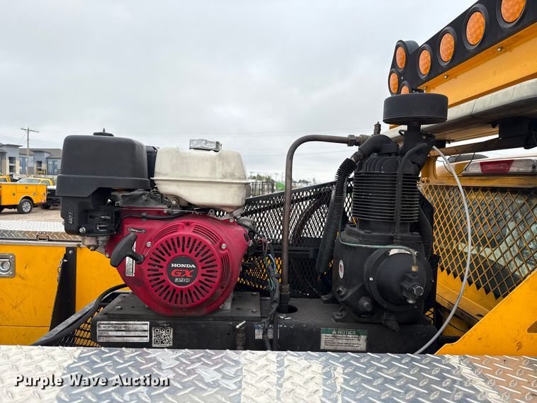 image for item EU2212 2022 Ford F350 Super Duty utility bed pickup truck