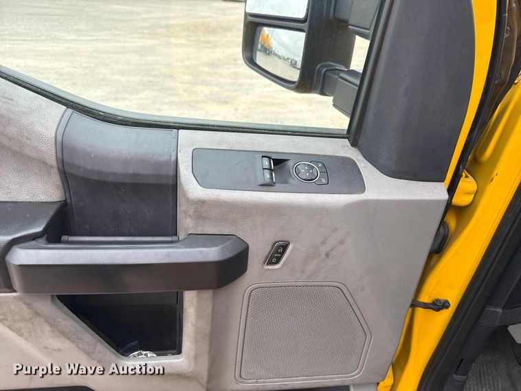 image for item EU2212 2022 Ford F350 Super Duty utility bed pickup truck