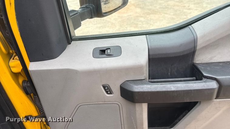 image for item EU2212 2022 Ford F350 Super Duty utility bed pickup truck