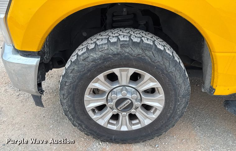 image for item EU2212 2022 Ford F350 Super Duty utility bed pickup truck