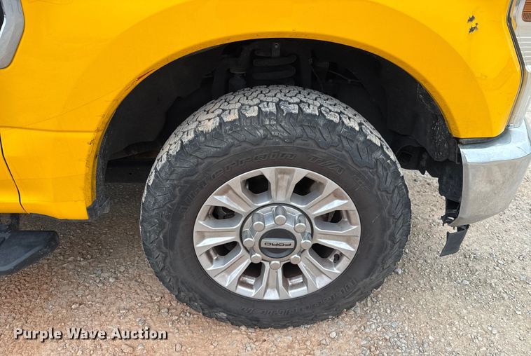 image for item EU2212 2022 Ford F350 Super Duty utility bed pickup truck