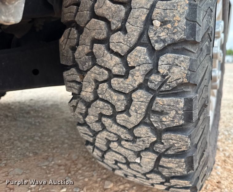 image for item EU2212 2022 Ford F350 Super Duty utility bed pickup truck