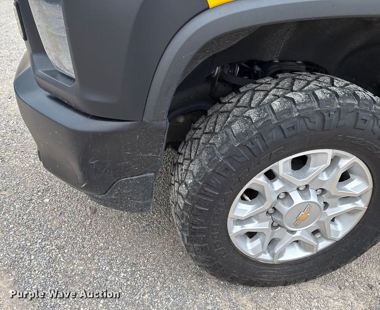 image for item EU2213 2021 Chevrolet Silverado 3500HD utility bed pickup truck